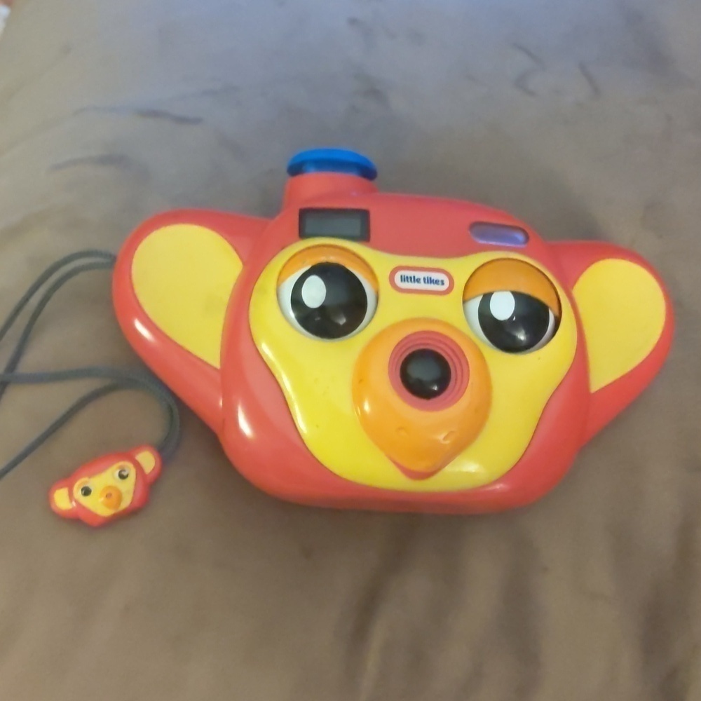 Vintage Little Tikes Pretend Camera Click N Play 2006. Still talks and flashes.